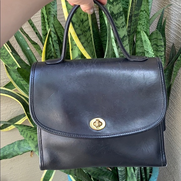 Coach Handbags - Vintage coach manor purse
